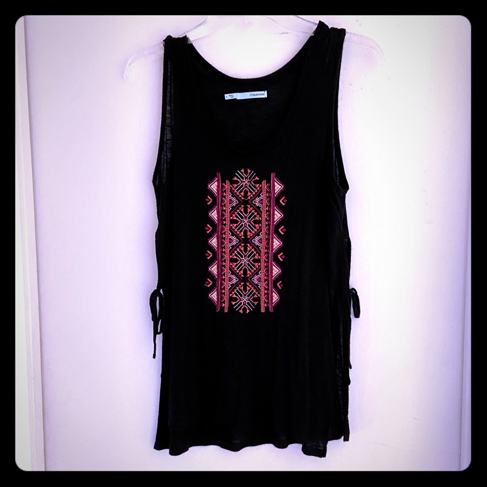 🦋Fun Sleeveless Embroidered Top🦋